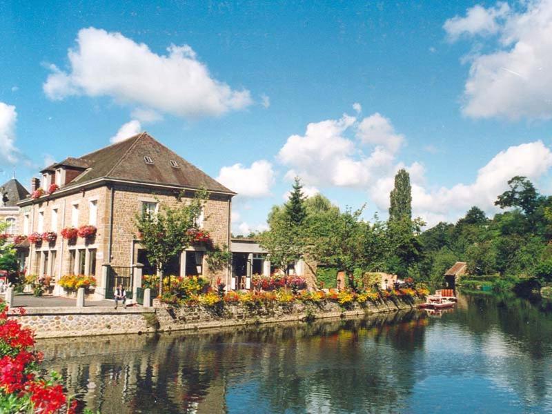 Le Lion Verd Putanges-le-Lac Luaran gambar